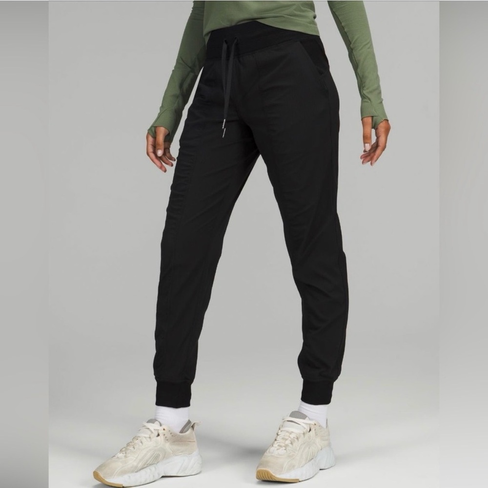 Lululemon Dance Studio Mid-Rise Jogger
Full Length Size 6